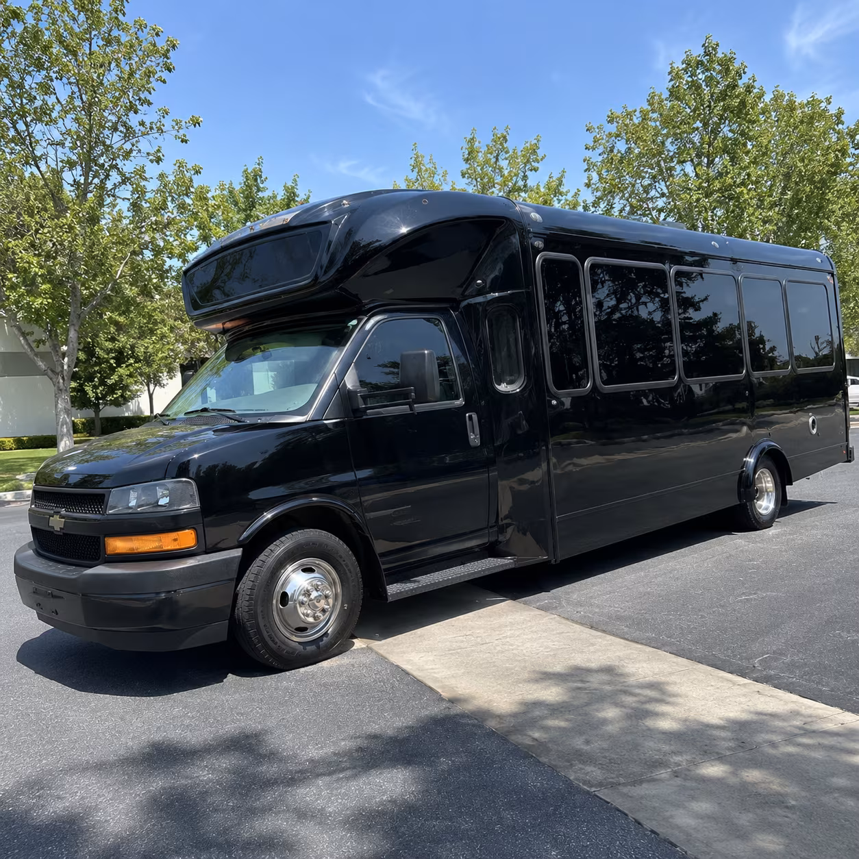 cheyenne 15 passenger party bus