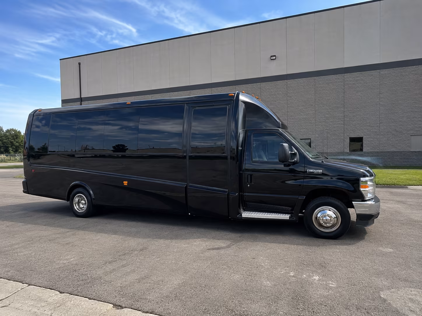 shuttle buses to outlaw field at the cheyenne ice events center